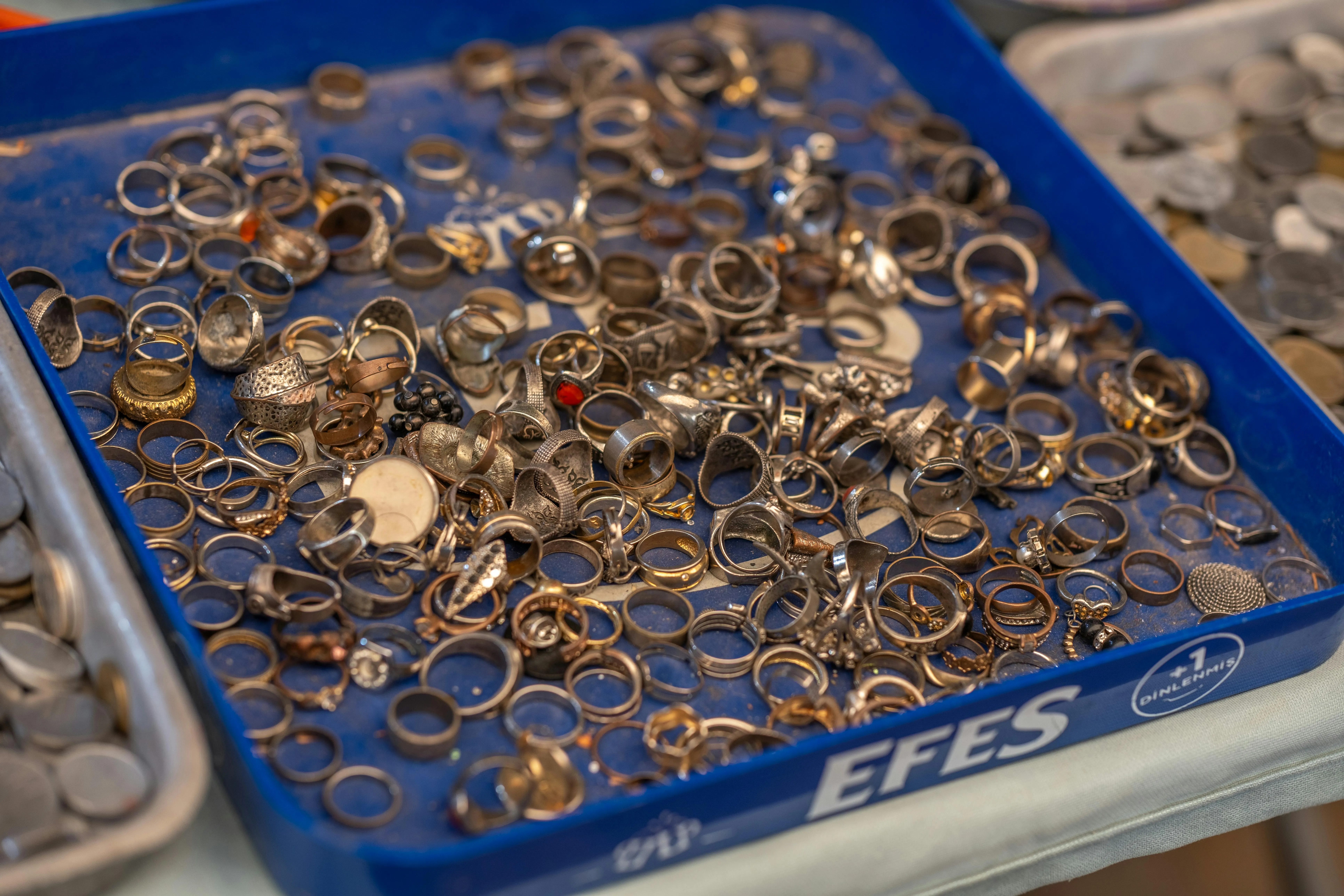 Comment entretenir les bijoux anciens pour préserver leur valeur ?